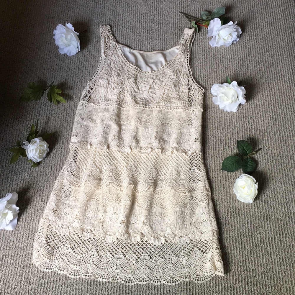 Beige lace AE NWOT summer dress 👗💕 SZ M